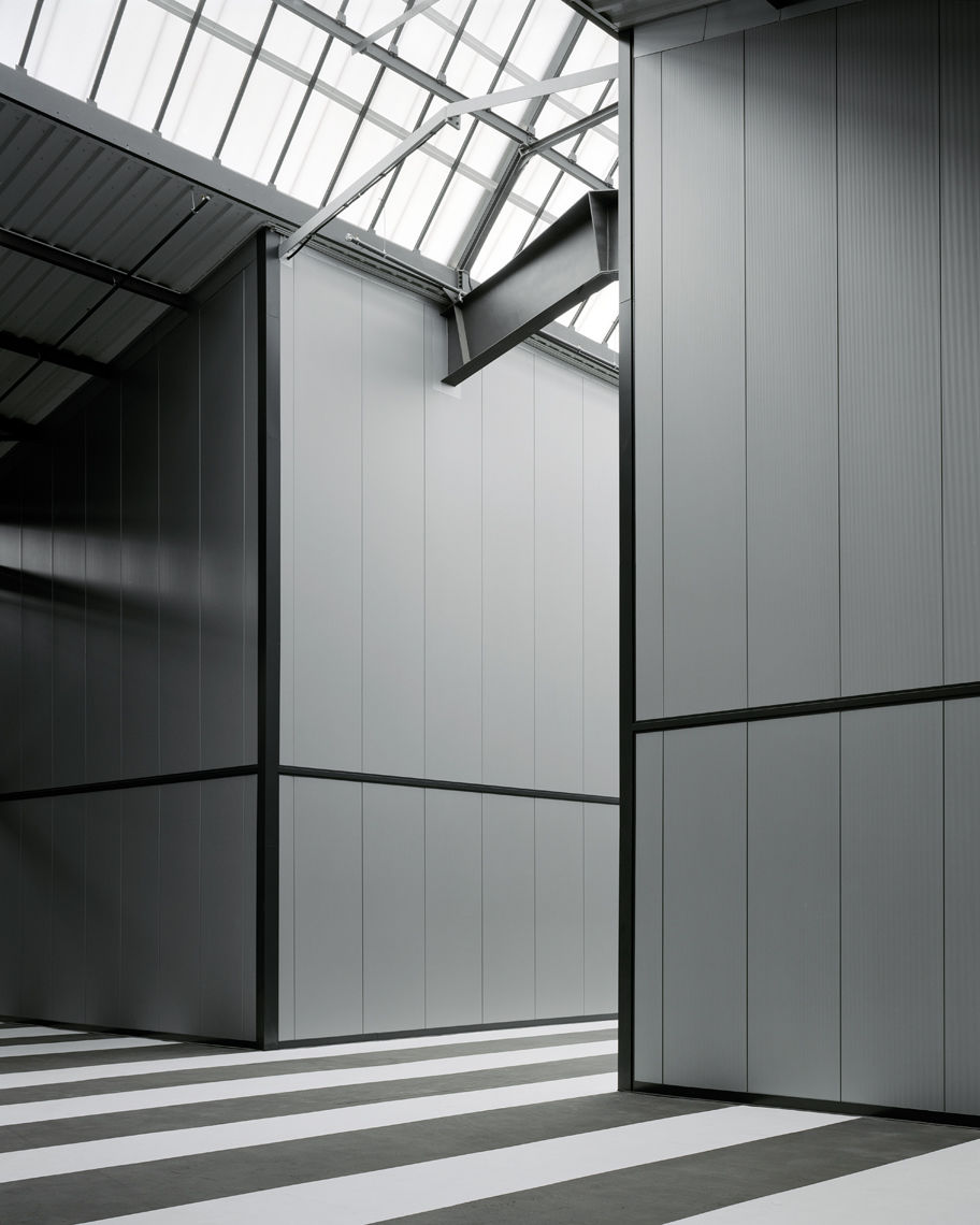 ABZWEIG PASSAGE-©HANS CHRISTIAN SCHINK