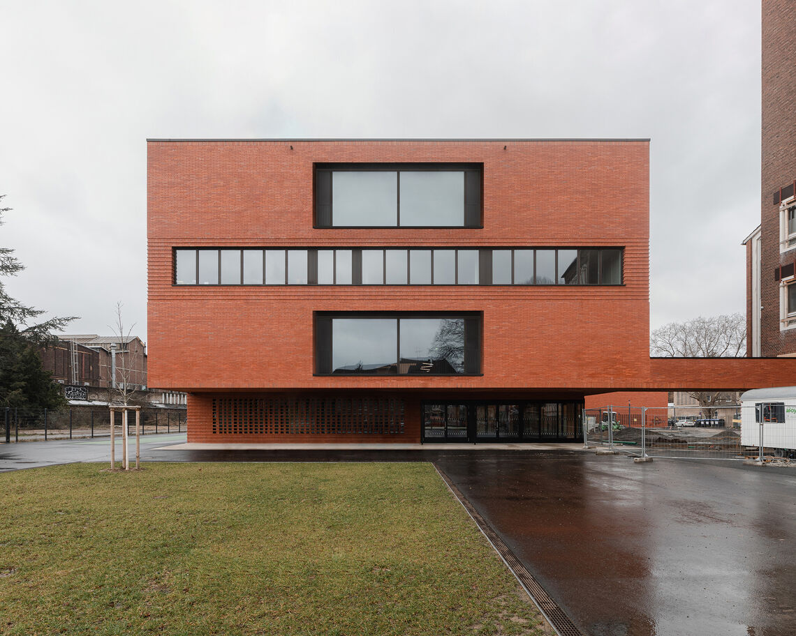 EINGANGSFASSADE_FOTO: TJARK SPILLE